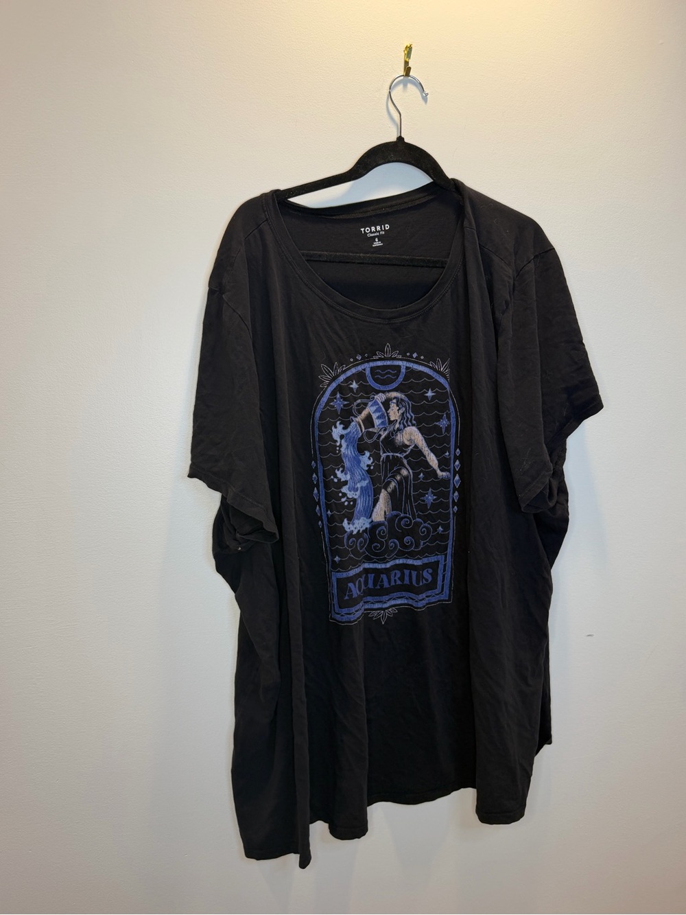 torrid Black Short-Sleeve Aquarius Graphic Tee